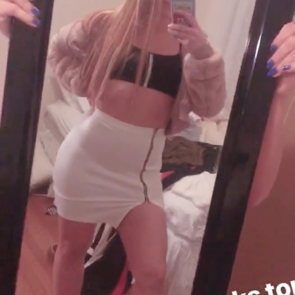 Boohoo White zip up skirt with slit over thigh!